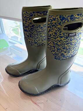Bogs Olive Green Rubber Boots with Blue and Yellow Speckle Cuff